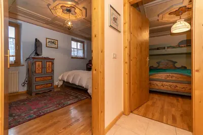 a room with a bedroom with a bed and a tv at Casa Soreje in Mazzin