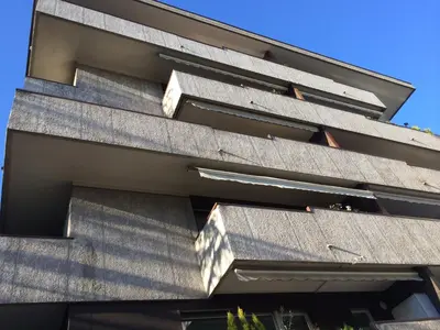 a close up of a building with a roof at Appartamento Bolzano - Vittorio Veneto - Parcheggio incluso in Bolzano