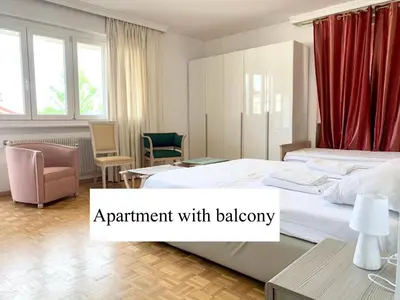 a hotel room with two beds and a table and chairs at Appartamento Bolzano - Vittorio Veneto - Parcheggio incluso in Bolzano