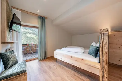 a bedroom with a bed in a room with a window at Ursulas Idyll in Saltusio