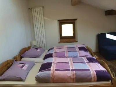 two twin beds in a room with a window at Gruberhof in San Genesio Atesino
