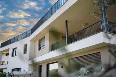 a building with a balcony on top of it at Auszait Apartments 2 in Caldaro