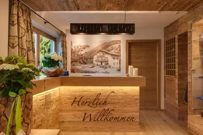 a bathroom with a sign that reads hirsch wilderness at Alpenhof Lodge in Saltusio
