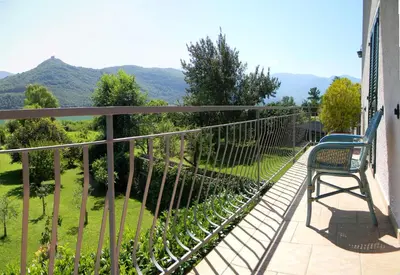 a balcony with a bench and a view of the mountains at Ferienwohnung Seespiegel direkt am Kalterer See in Caldaro