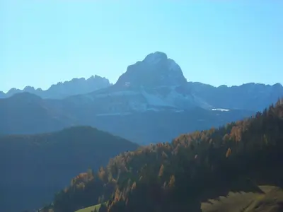 a view of a mountain range with trees in the foreground at Casa Gogn in San Vigilio Di Marebbe