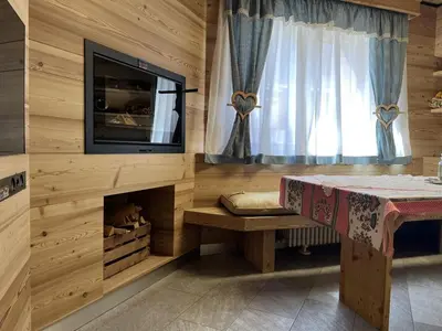 a room with a fireplace with a tv and a window at SUITE203 in Noàc