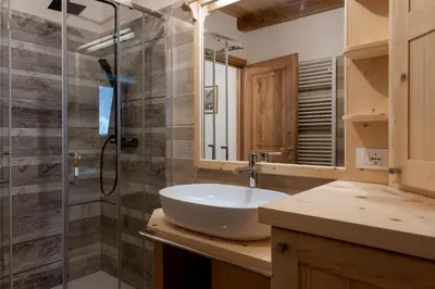 a bathroom with a sink and a shower at SUITE203 in Noàc