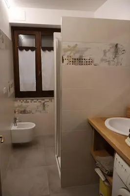 a bathroom with a sink and a toilet and a tub at Casa Corgol con vista lago e montagne in Predaia