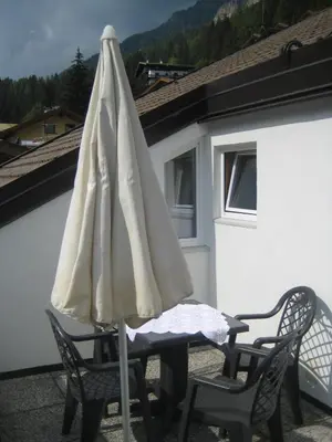 two twin beds in a room with a window at Appartamenti Decrestina in Campitello di Fassa
