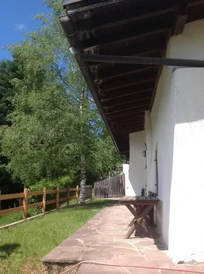 a picnic table on the side of a building at Baita cavalese giardino esclusivo in Cavalese