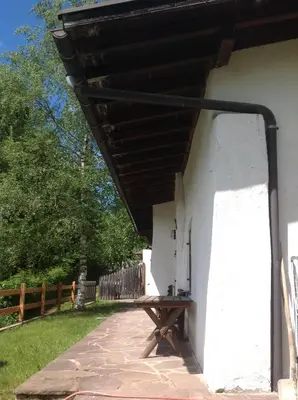 a picnic table on the side of a building at Baita cavalese giardino esclusivo in Cavalese