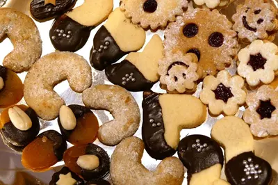 a bunch of different types of gingerbread cookies at Garni La Majon in Selva di Val Gardena