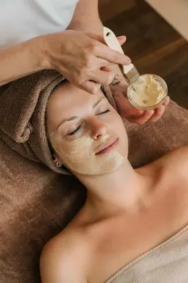 a man getting his face moisturised with a towel gmaxwell gmaxwell gmaxwell at Hotel Bacherhof in Maranza