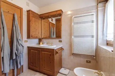 a bathroom with a sink and a toilet at Splendido appartamento a due passi dal centro con terrazza e garage in Cortina dʼAmpezzo