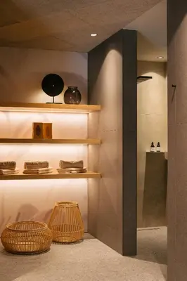 a room with two wicker baskets on a shelf at ANTON Nature Hideaway in Naz-Sciaves