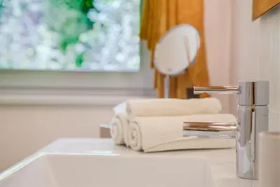 a bathroom sink with towels and a mirror at Residence Engel in Nova Levante