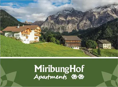 a collage of two pictures of a mountain at Miribunghof in La Valle