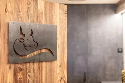 a metal picture of a goat on a wall at Plattner-Hof in Petersberg
