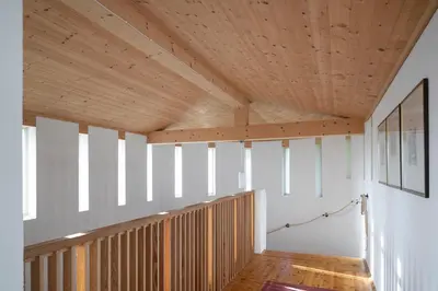 a hallway with a wooden ceiling with beams at Landhaus Leonhard in Egna