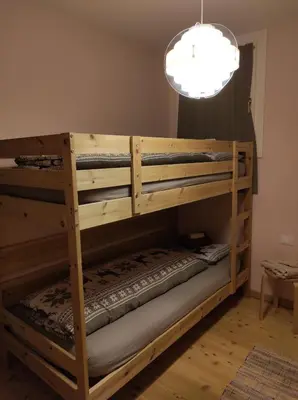 a couple of bunk beds in a room at Appartamento Monte Civetta in Pieve di Livinallongo