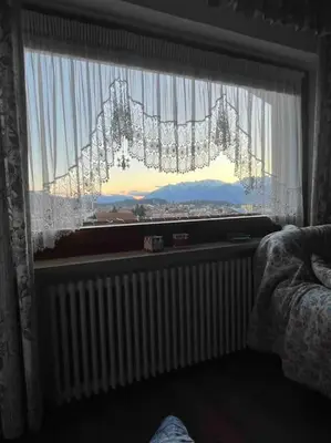 a bedroom window with a view of a mountain at Casa vacanze in Val di Non in Romeno
