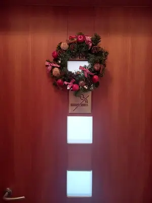 a door with a christmas wreath on it at Apartment Lärchenheim in Soprabolzano
