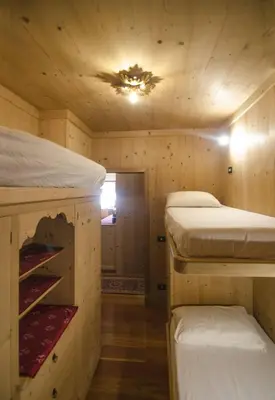 a room with two bunk beds and a hallway at Villa Lucente in Alvera