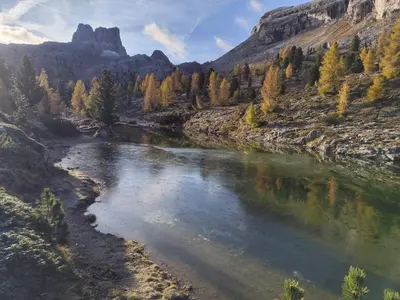 a river in a canyon with trees and mountains at Panorama mozzafiato in Cortina dʼAmpezzo