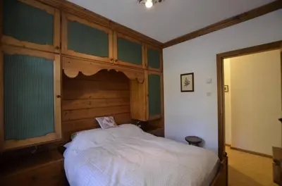 a bedroom with a bed with a wooden headboard at One bedroom apartment on the promenade in Maion