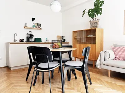 a kitchen and dining room with a table and chairs at Late Checkout Merano - 3 Zimmer, Sonnenterrasse, Garage in Merano