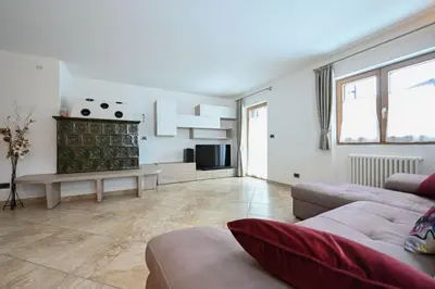 a living room with a couch and a tv at Casa Lief in Mazzin