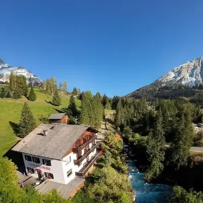 LAKE & RIVER Hotel