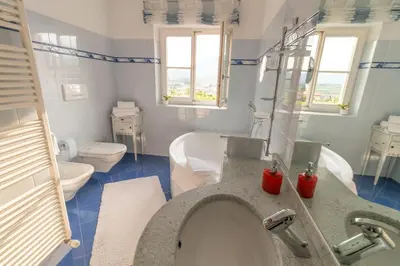 a bathroom with a sink and a toilet and a tub at Ba mir Apartment in Appiano sulla Strada del Vino