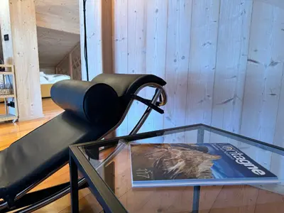a gym bench in a room with a glass table at Alte Stube - Antica dimora nelle Dolomiti in Transacqua