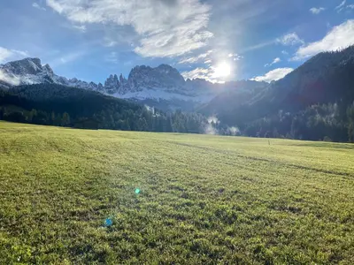 a field of grass with mountains in the background at Apartment Kesselkogel - Rosenheim Apartments in Tires