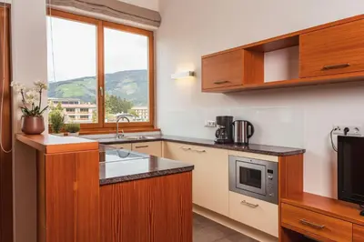 a kitchen with a sink and a microwave at Huberhof in Naz-Sciaves