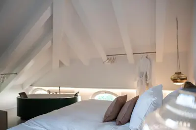 a bedroom with a bed and a bath tub at Gius La Diffusa in Caldaro
