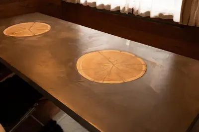 two wooden pizzas sitting on top of a table at Casa Bucaneve, con terrazza panoramica sulle Dolomiti in Cortina dʼAmpezzo