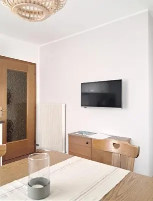 Gallery image of haus e Apartment 3 in Lana