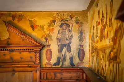 a wall with a painting of a man on it at Kaiserau 1907 in Collalbo