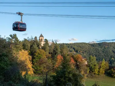 a gondola ride in the sky over the trees at Eden Apartment in Soprabolzano
