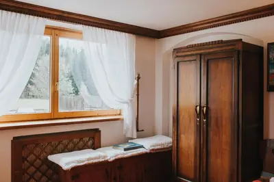 a room with a window and a bench with a book at Casa Aurine di Zaccaria in Frassenè
