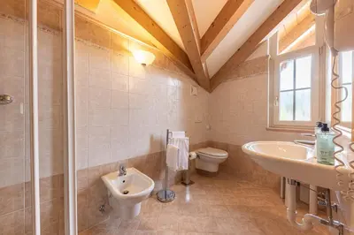 a bathroom with a sink toilet and a window at WHITE MOSS GARNì in Transacqua