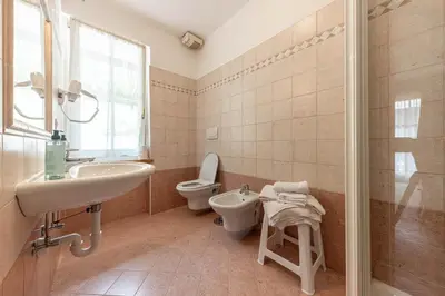 a bathroom with a sink and a toilet and a window at WHITE MOSS GARNì in Transacqua
