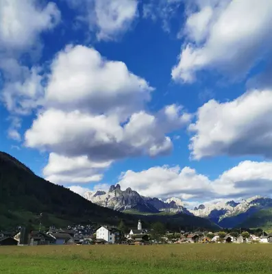 a view of a town with mountains in the background at Appartamento Medán in Mezzano