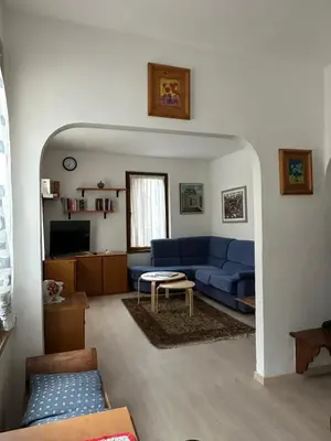 a living room with a blue couch and a table at Appartamento Medán in Mezzano