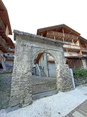 an archway in front of a stone building at Appartamento Lorena a Mezzano in Mezzano