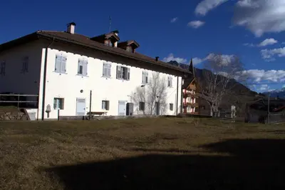 a large white house with a large yard at NIDO SUL CERMIS Affittacamere in Varena