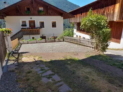 a house with a fence in front of it at Villa Andre in Tires