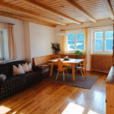 a living room with a table and a couch at Villa Andre in Tires